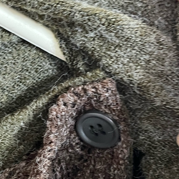 Thaluta Olive Green and Brown Layered Knit Sweater - Picture 8 of 13